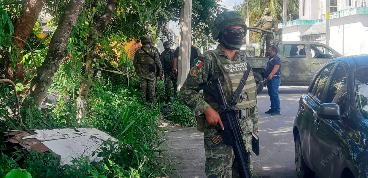 Encuentran artefactos explosivos dentro de una bolsa en un área verde de Cozumel