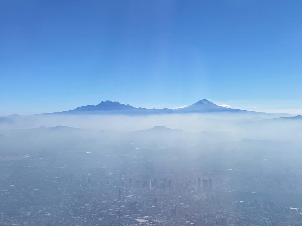 Captan impresionante imagen de la contaminación en la Ciudad de México