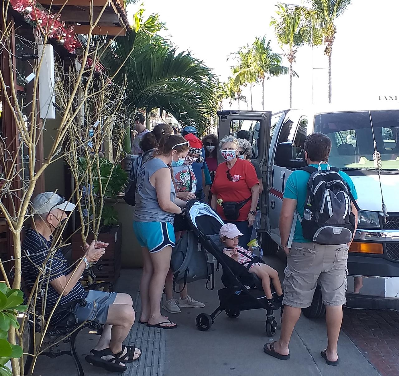 Los transportistas del Aeropuerto Internacional de Cozumel (AIC), esperan que este viernes arriben más de mil pasajeros