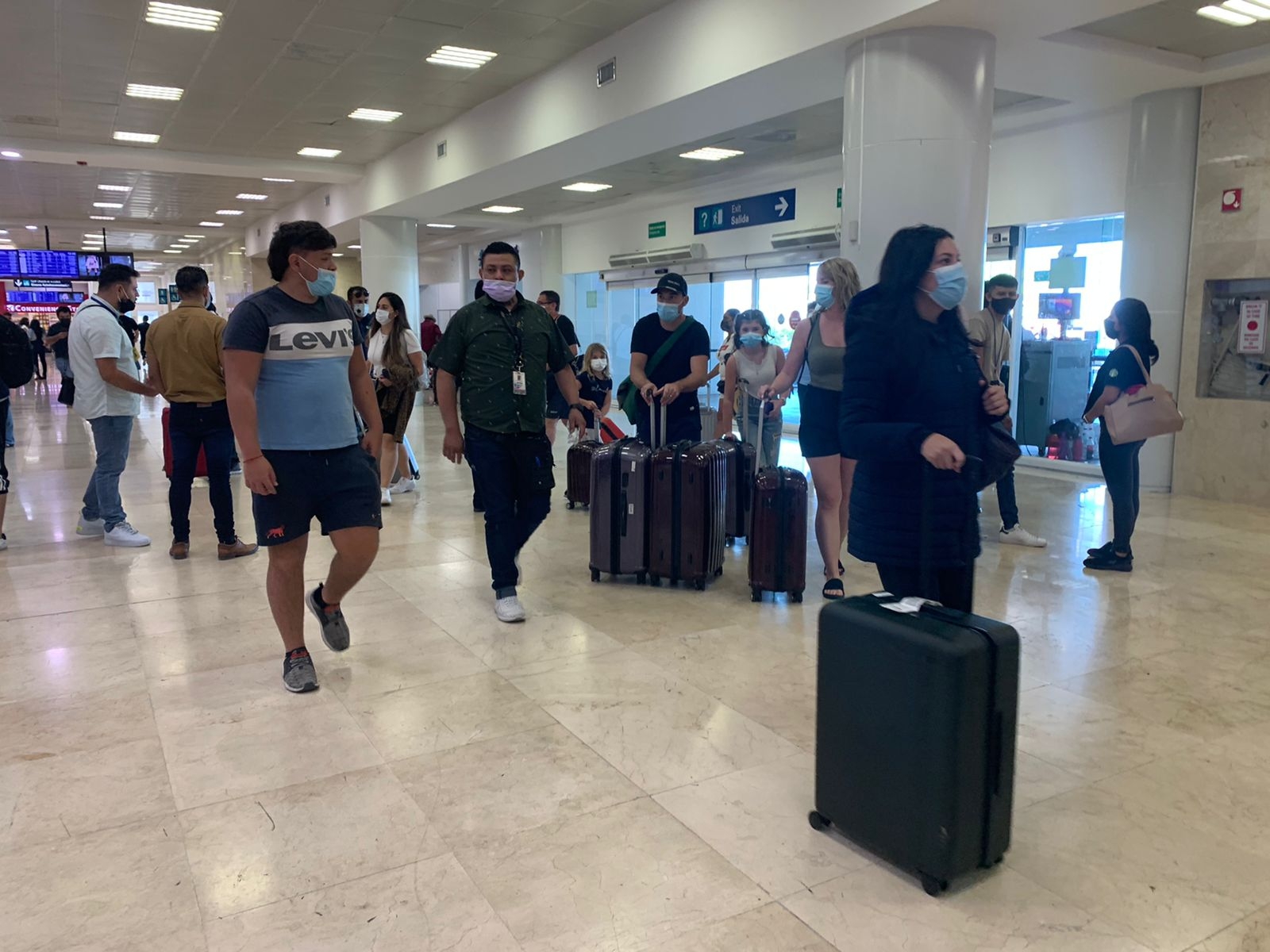 Aeropuerto de Cancún registra gran afluencia de viajeros este 24 de diciembre: VIDEO