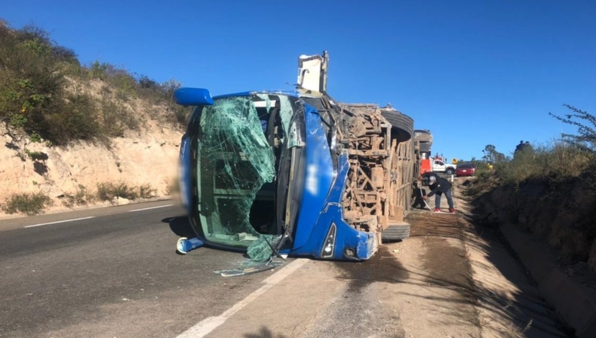 Volcadura de un autobús en Oaxaca deja al menos tres muertos