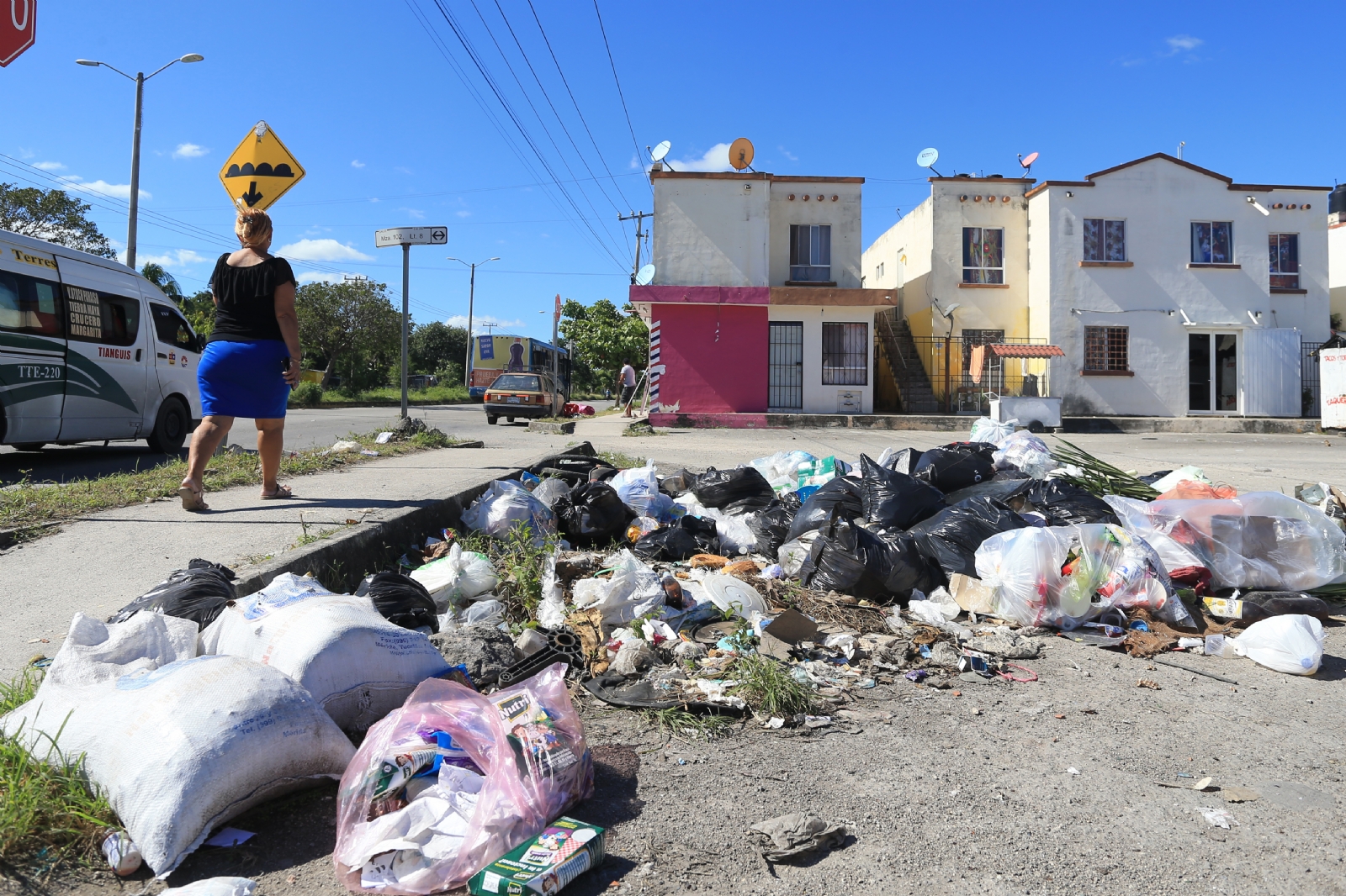 Basura 'inunda' Villas Otoch Paraíso en Cancún tras festejos navideños