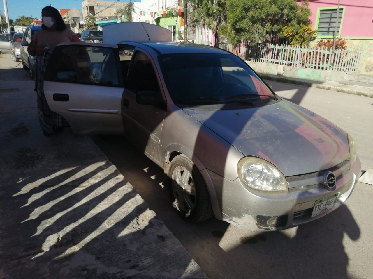 Hombre muere dentro de su automóvil en las Coloradas de Yucatán