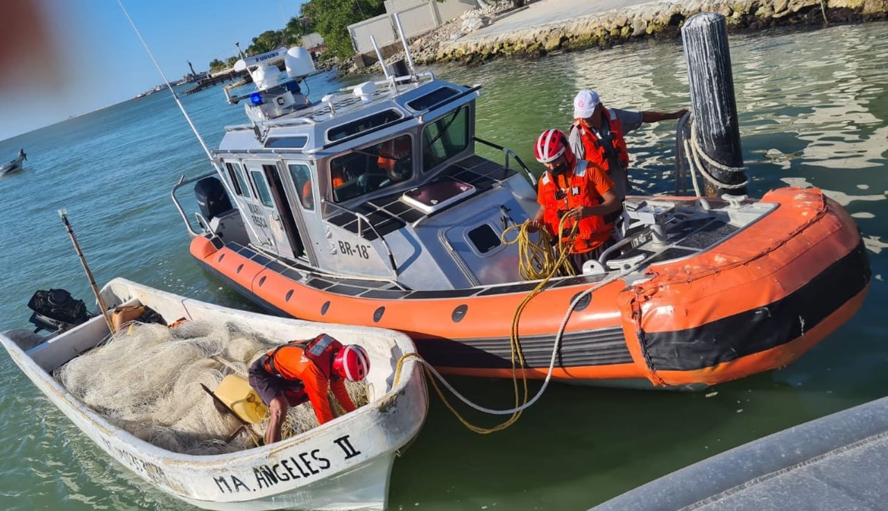 La lancha fue ubicada por personal de Vigilancia Marítima de la Semar, a 11 kilómetros del puerto de Ciudad del Carmen