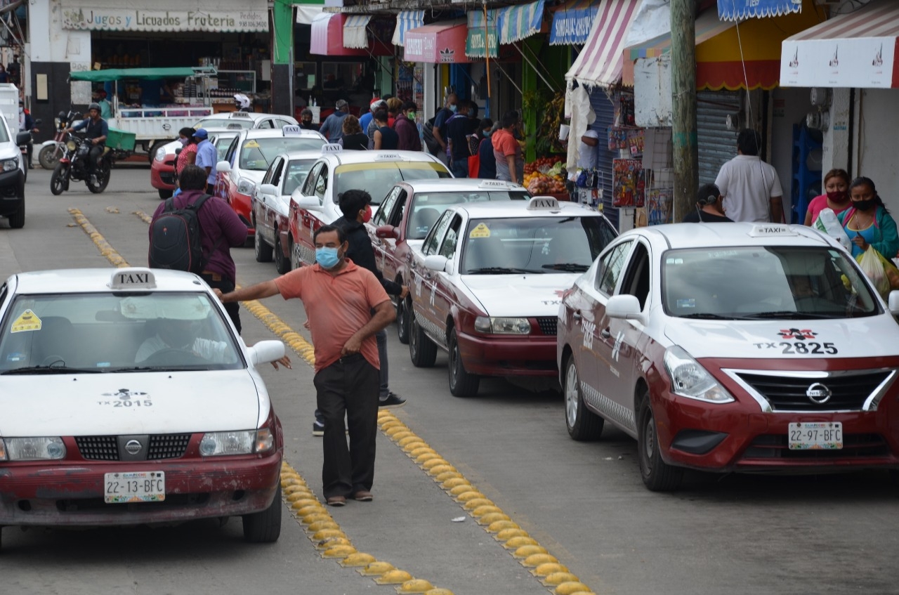 Habitantes reportan aumento en las tarifas de los taxis en Ciudad del Carmen