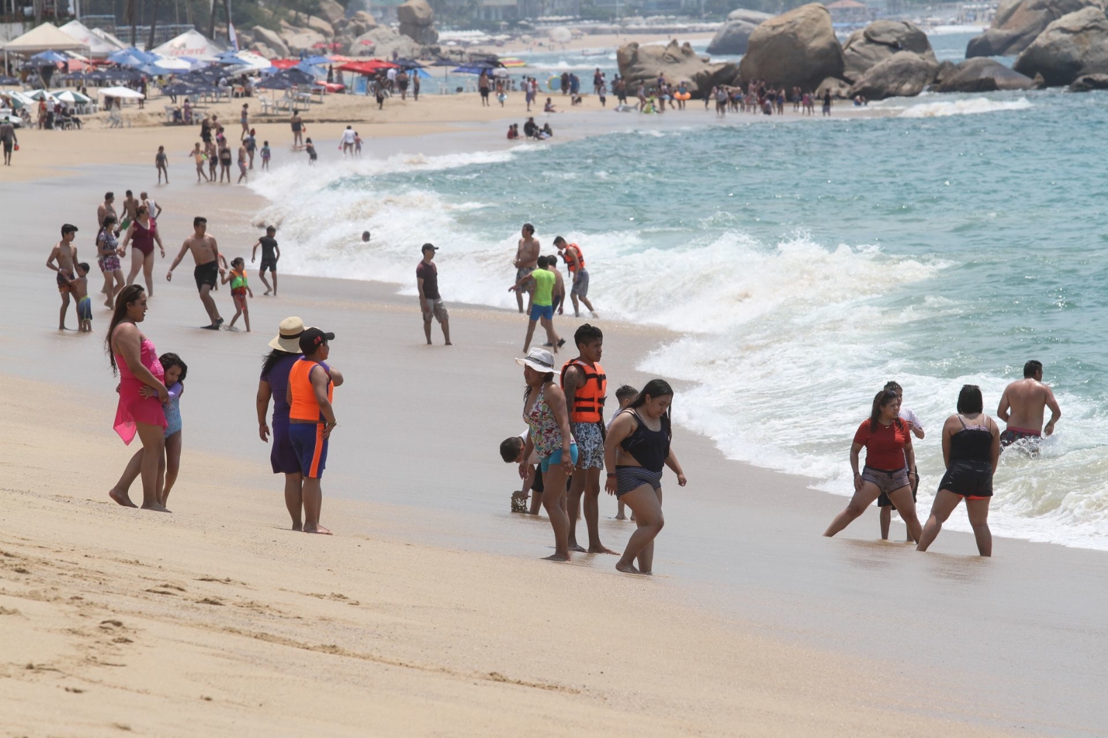 Dos personas mueren ahogadas en Acapulco