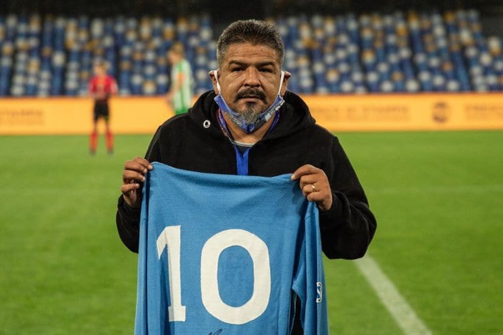 La noticia de la muerte de Hugo Maradona fue dada esta mañana a través del portal web del Nápoles