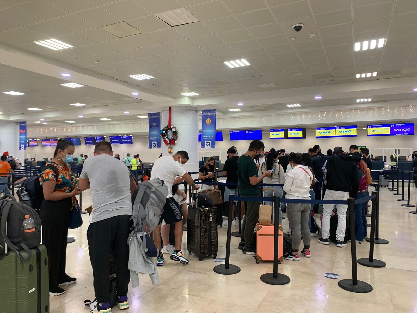 Cerca de 600 turistas arriban al aeropuerto de Cancún previo al Fin de Año: EN VIVO