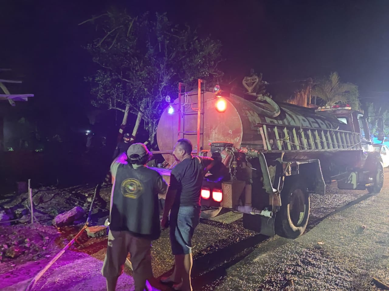 Incendio consume palapa en la colonia Javier Rojo Gómez en José María Morelos