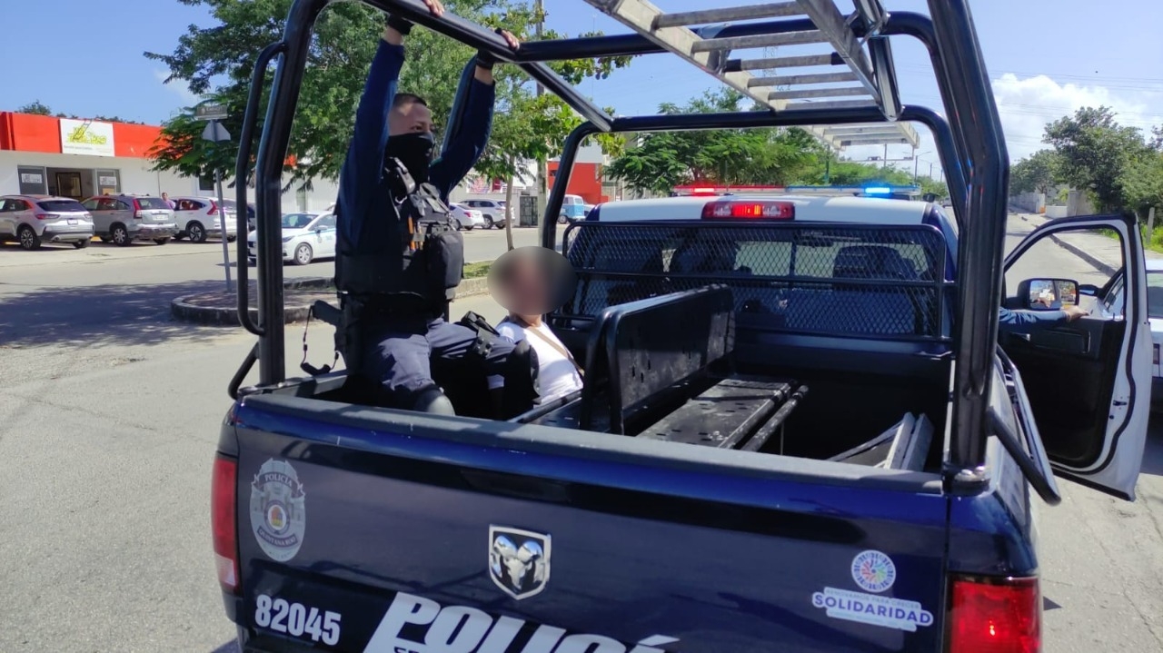 El hombre se había escondido en un lote baldío, ubicado en el cruce de las avenidas Sian Ka’an y Solidaridad