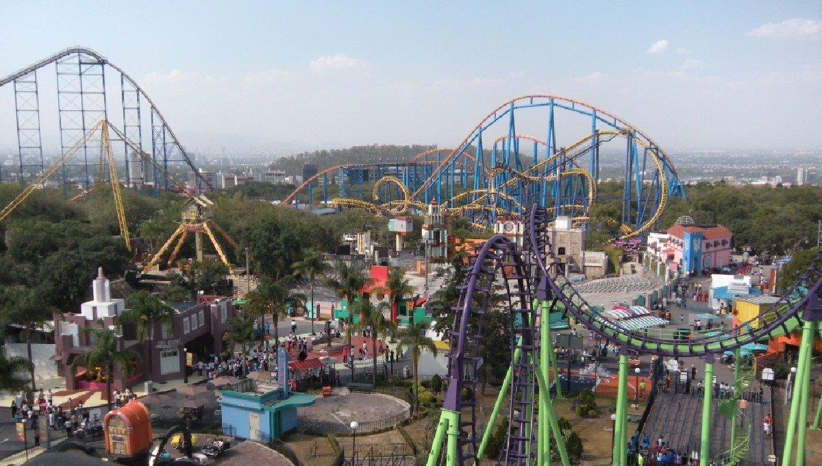 Acusan a empleados de Six Flags por homofobia; 'discriminaron a mis amigos por darse un beso'