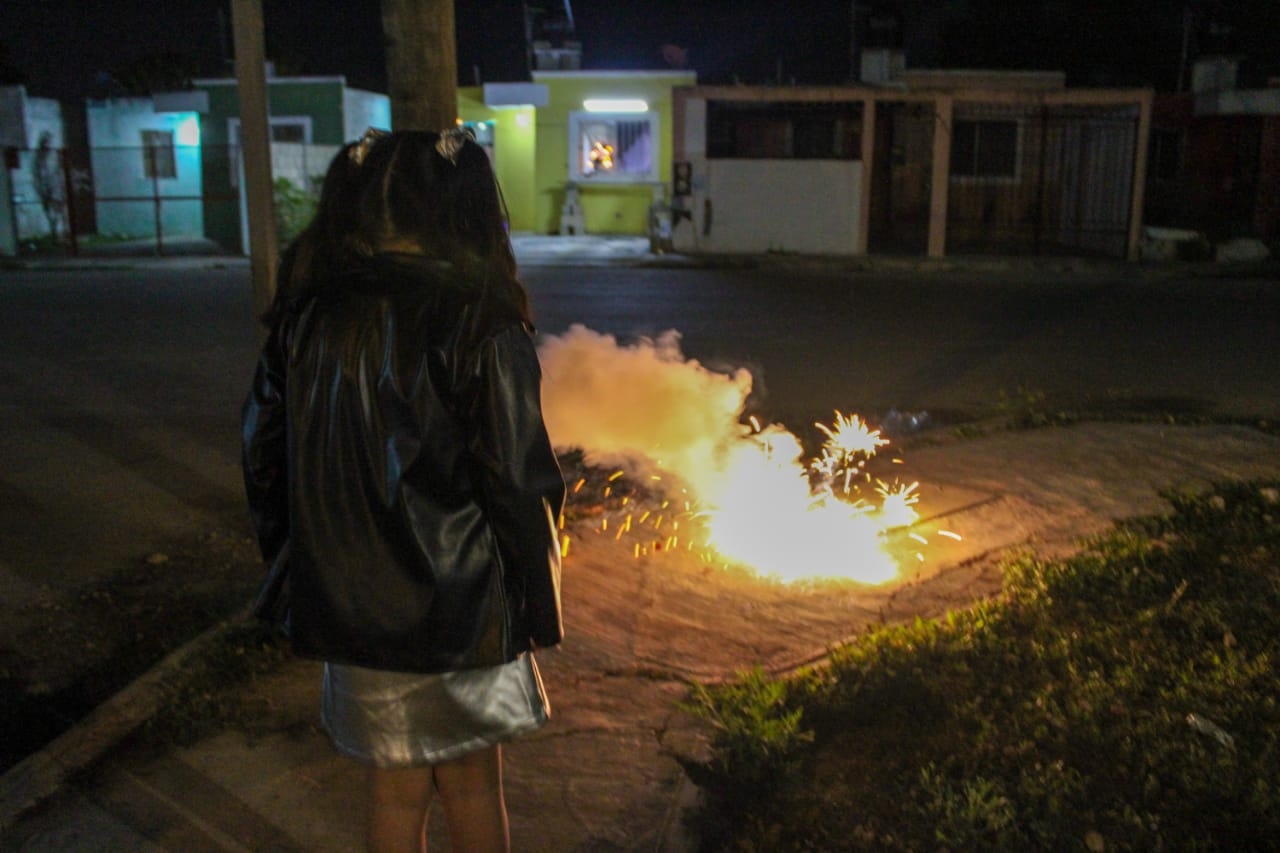 Vecinos de Kanasín, enojados por la quema de "bombitas" durante todo el día