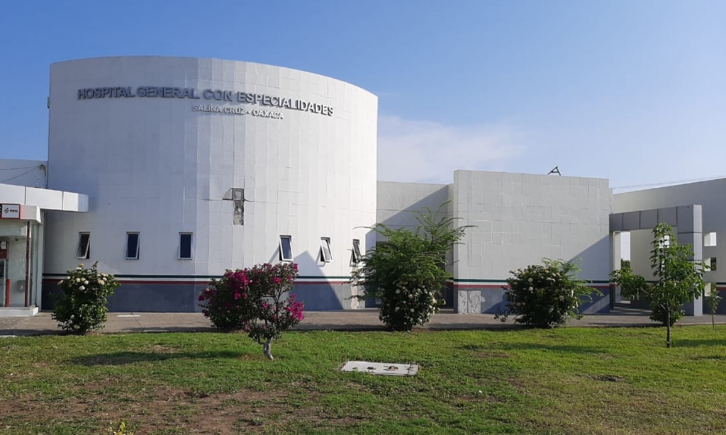 El menor llegó grave a la zona de urgencias del Hospital General de Salina Cruz, Oaxaca, pero no recibió atención ni medicinas