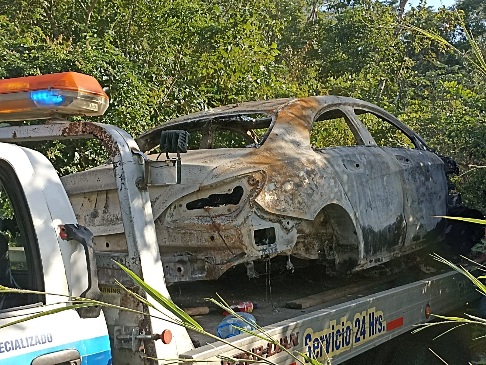 Los restos del vehículo calcinado están en la Vicefiscalía de la Zona Centro en Carrillo Puerto