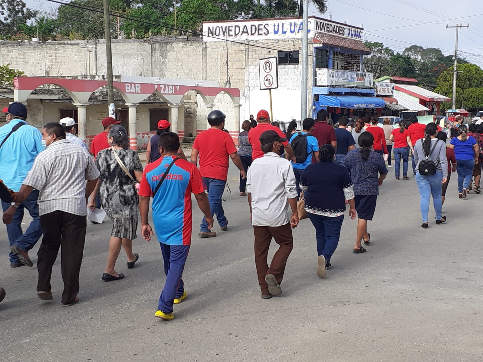 Trabajadores sindicalizados se manifiestan frente al Palacio Municipal de José María Morelos