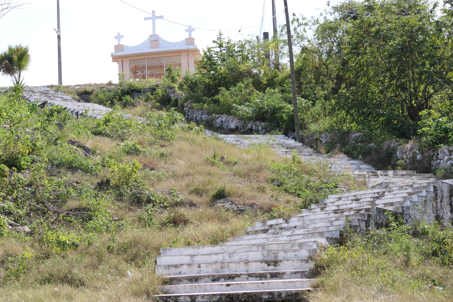 Habitantes de Maxcanú aseguran ver a Santiago Apóstol en el cerro de las Tres Cruces