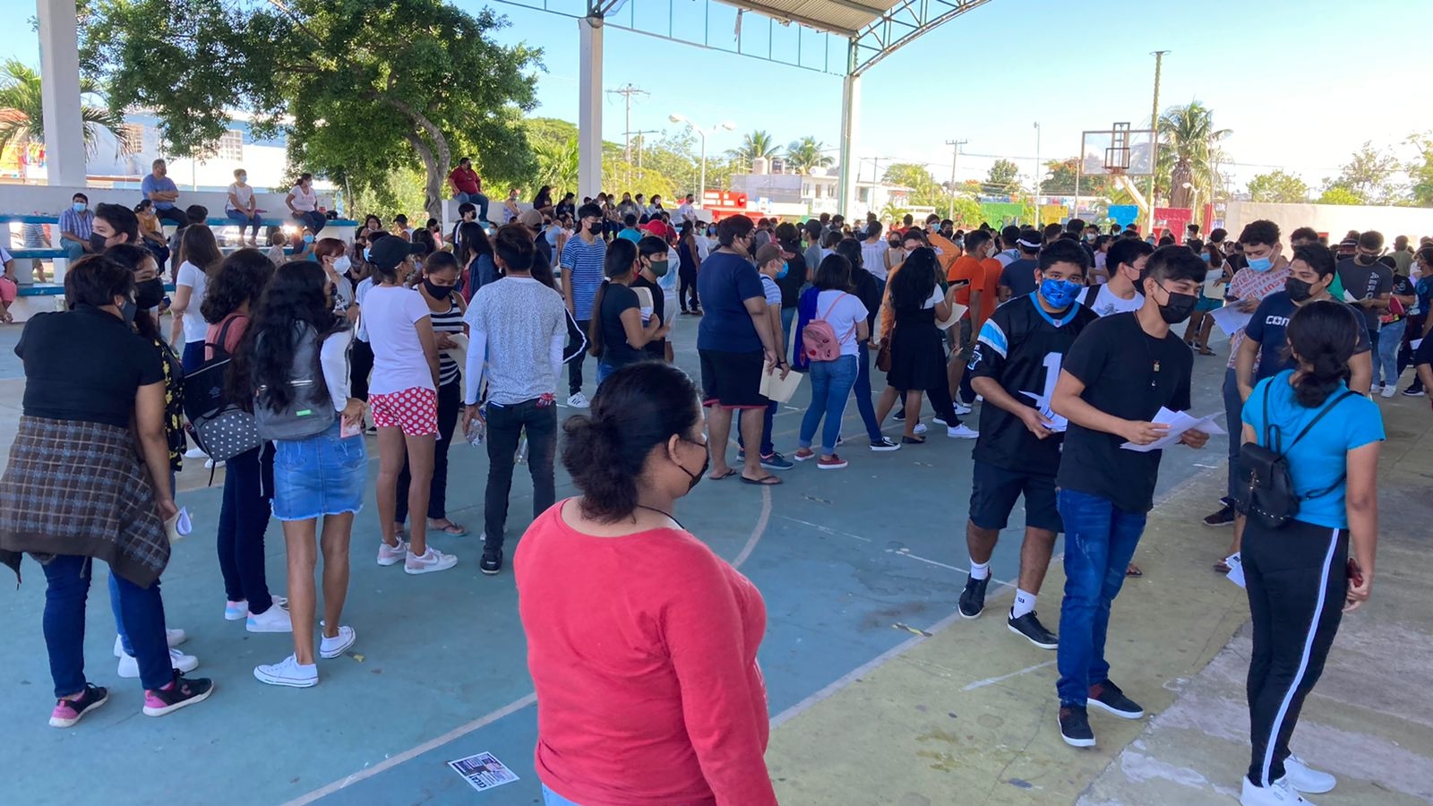 Jóvenes de 17 años reciben vacuna contra el COVID-19 en Chetumal