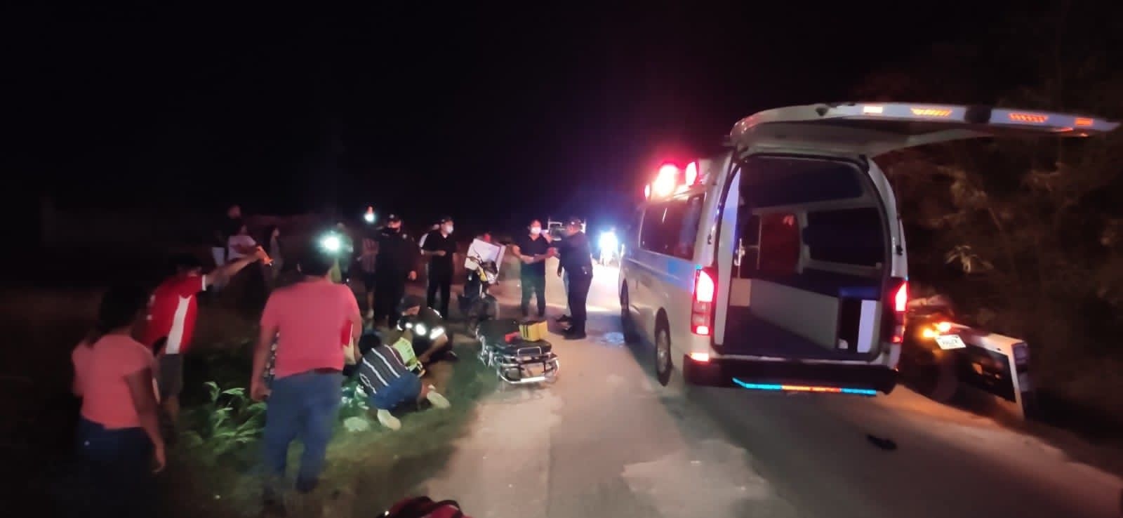 Motociclista impacta a mototaxi sobre la carretera Mérida-Tixkokob; hay 5 lesionados