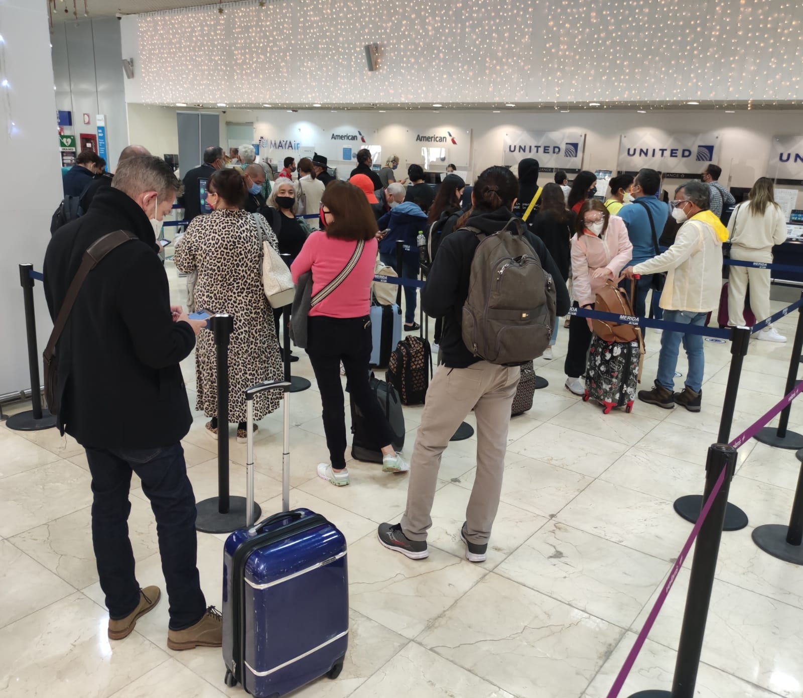 Daño en avión deja a 100 pasajeros varados en el aeropuerto de Mérida