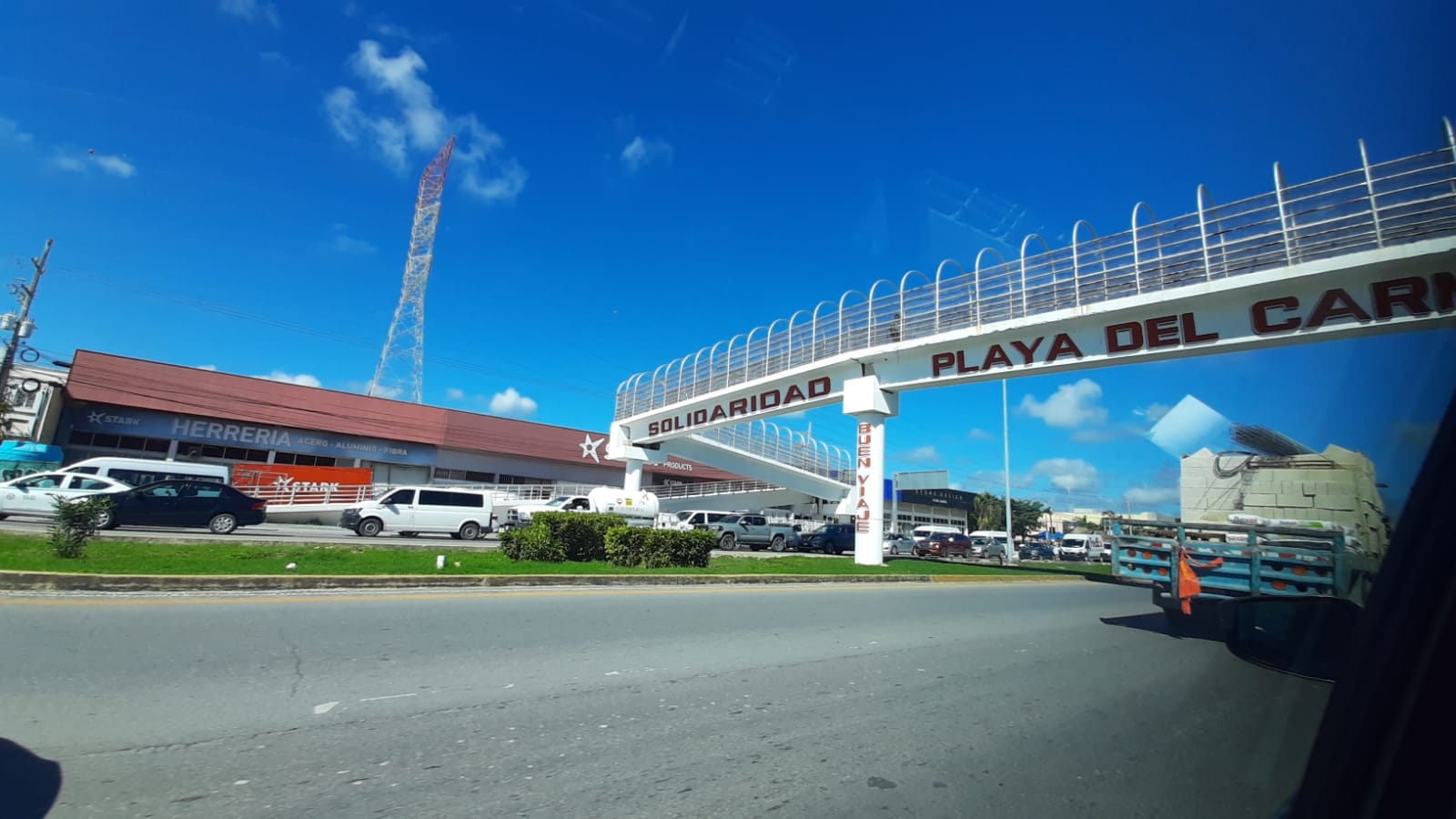 Hace unos días fue inaugurada la base de las camionetas colectivas en la colonia Centro