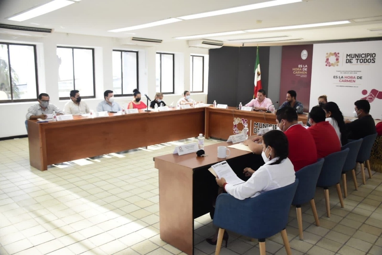 Color de hormiga se las vio el alcalde ayer en la reunión del Cabildo