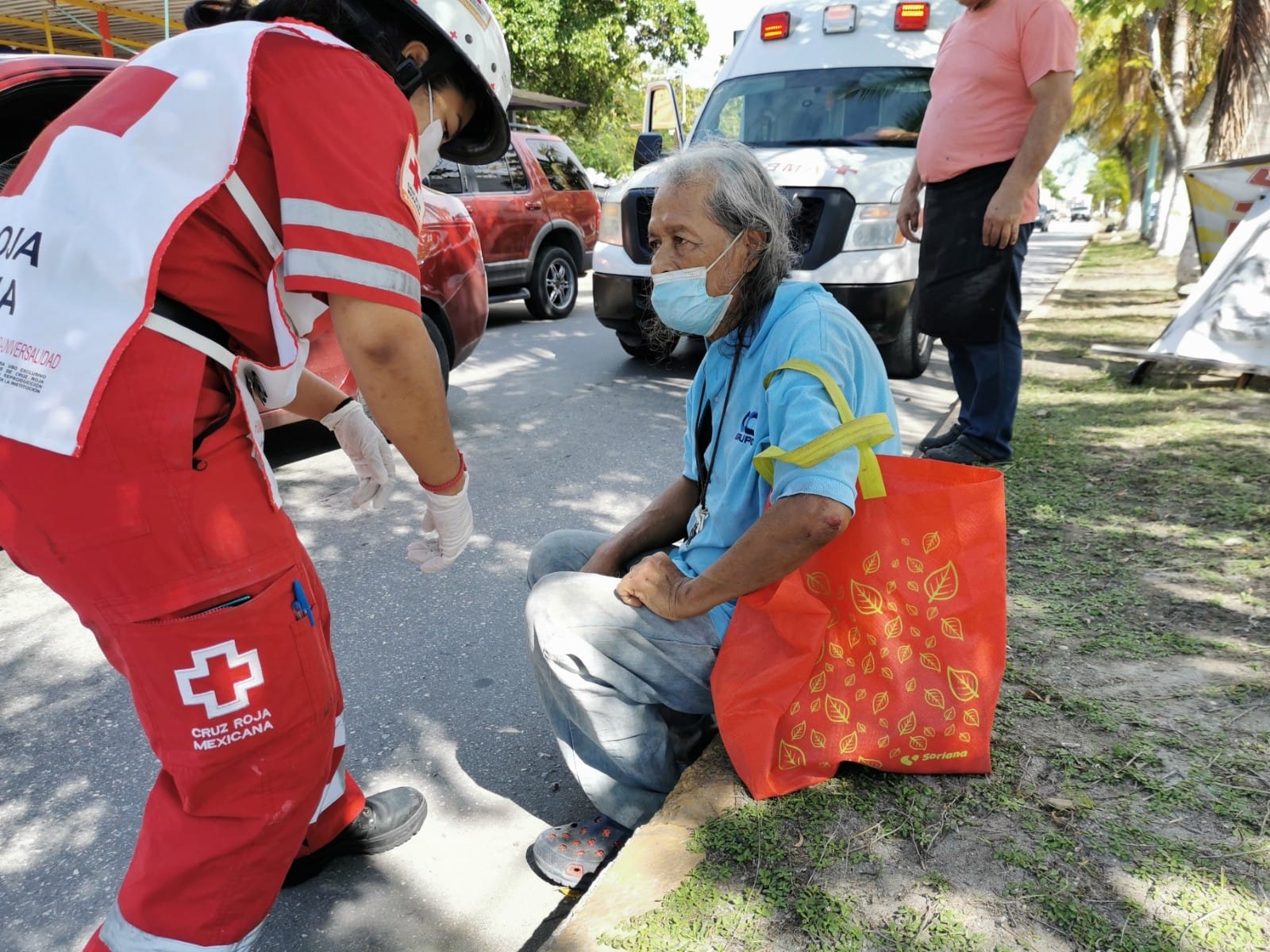 Abuelito es arrollado por un automóvil en la Colonia Justo Sierra de Ciudad del Carmen