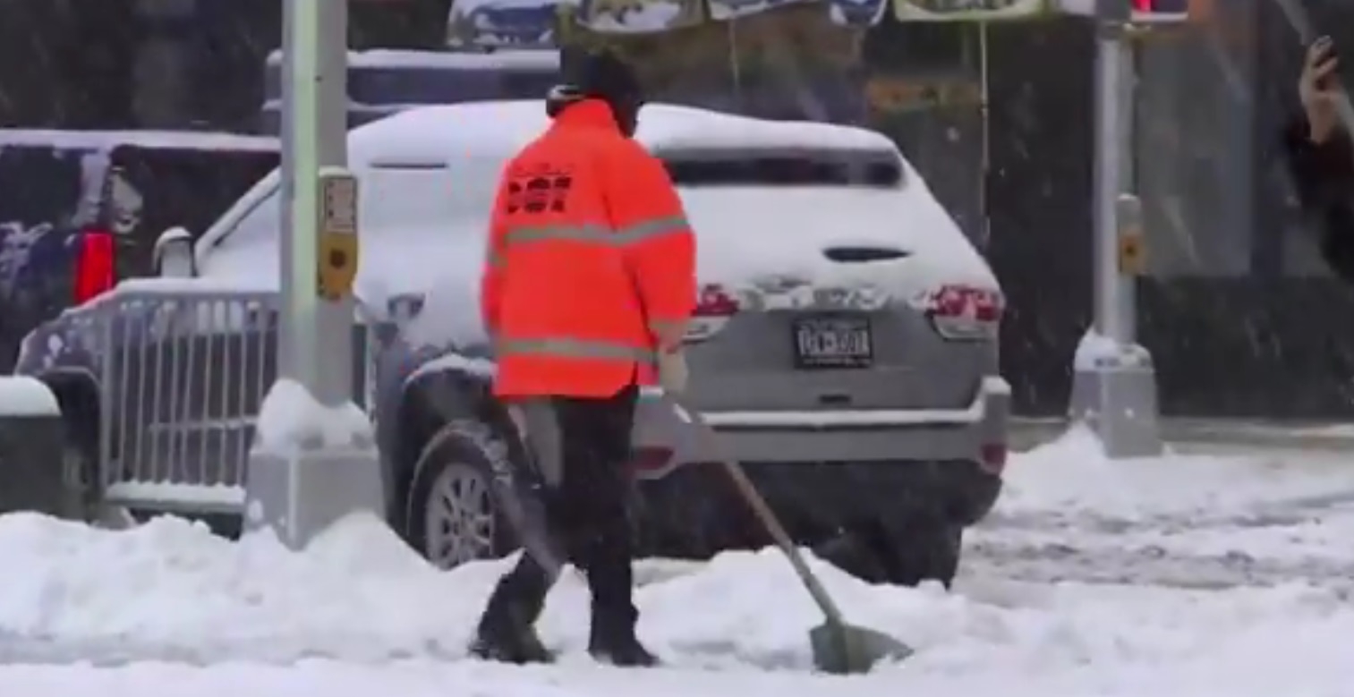 Tormenta invernal en Nueva York y parte de EU frena vacunación