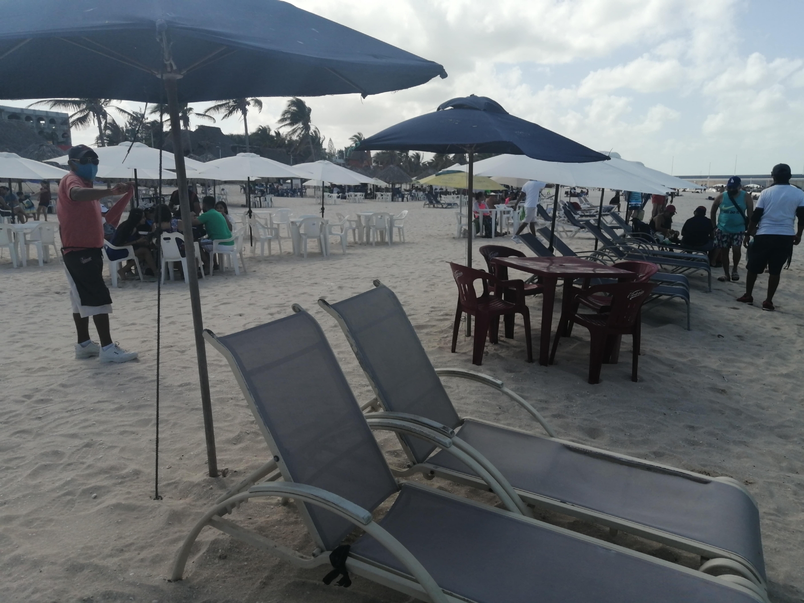 Ante cierre de playas, comerciantes reportan bajas ventas en Progreso