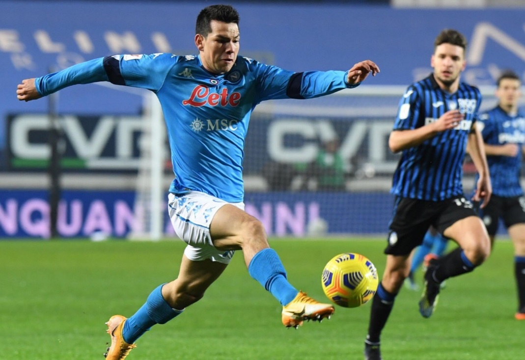 Hirving Lozano, en plan grande con el Napoli