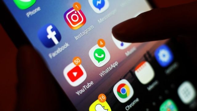 Lo que se censura o no en redes sociale debe ser tarea de los tribunales, dice UE