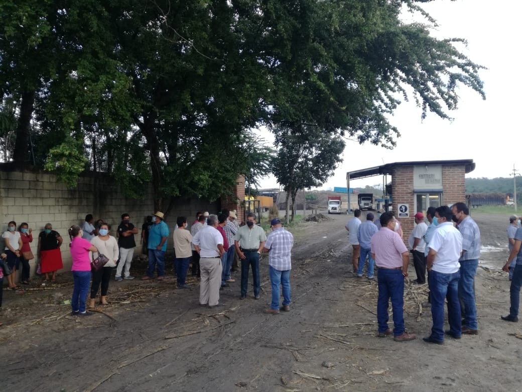 Cañeros de Chetumal toman ingenio azucarero ante negativa de información