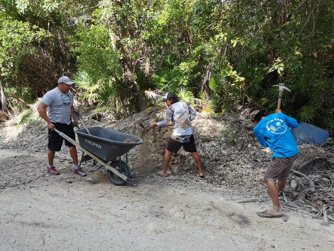 Habitantes se pusieron manos a la obra