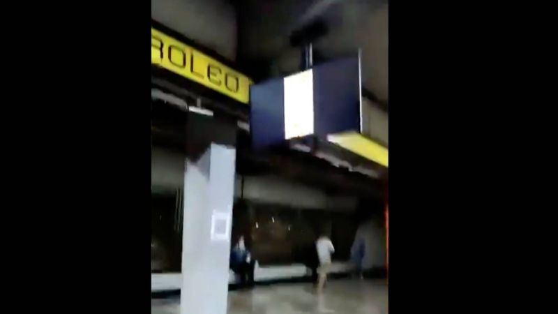 Transmiten video sexual en pantalla del Metro en CDMX: VIDEO