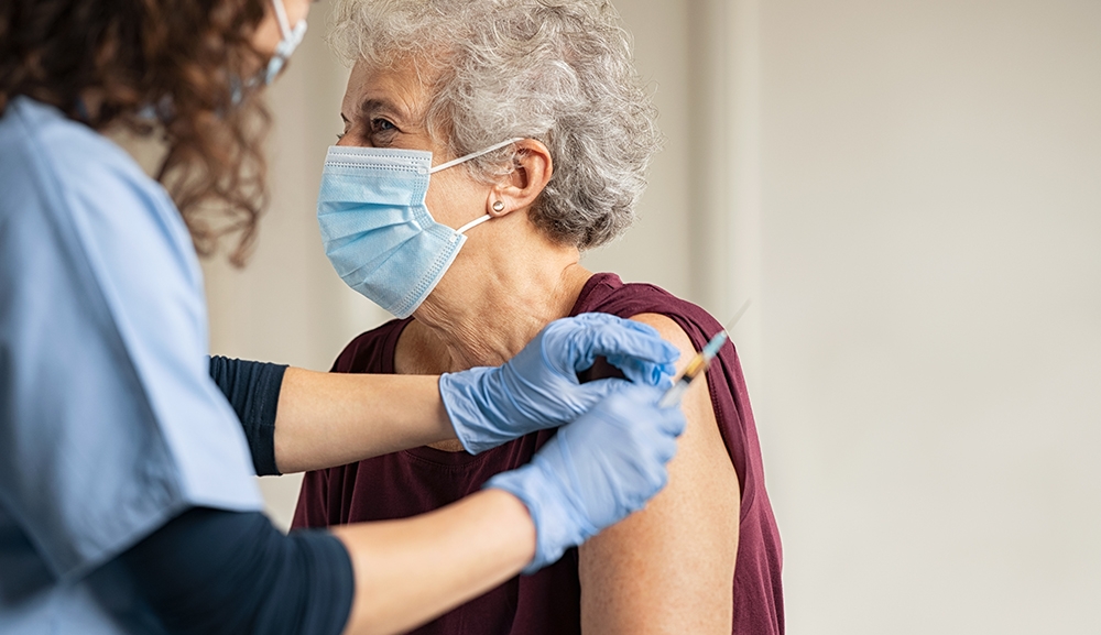 Mauricio Sauri anuncia llegada de vacunas para adultos mayores a México