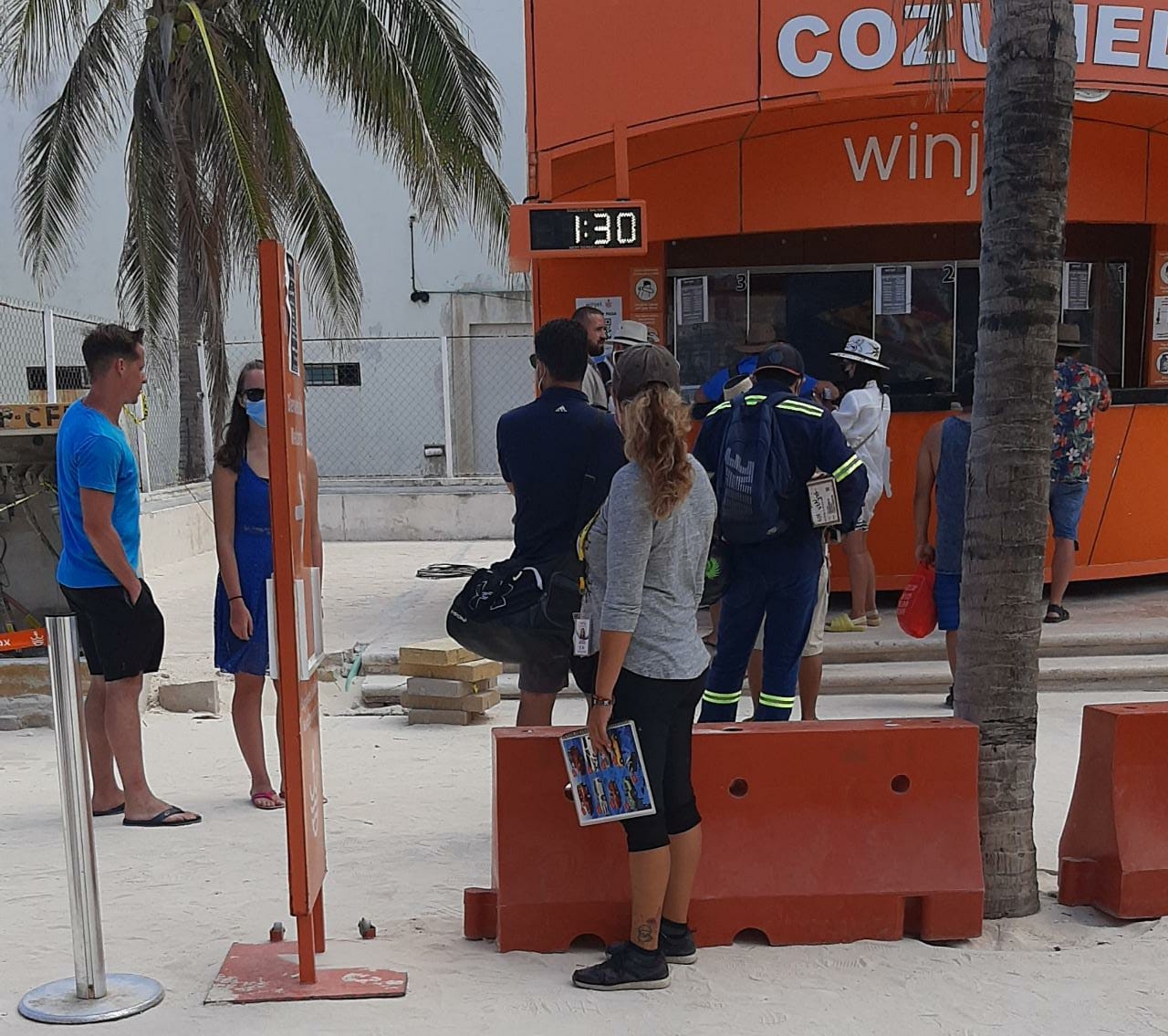 'Tour operadores' ofrecen cruce más barato que navieras en Playa del Carmen