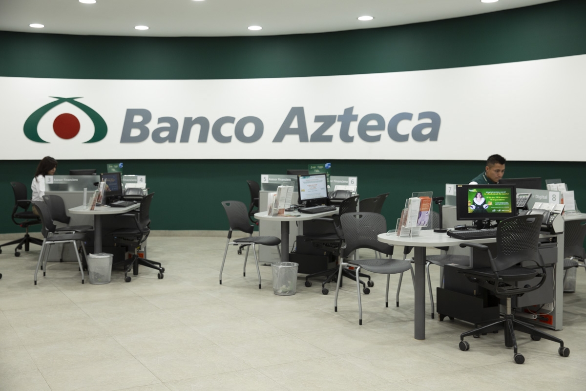 Exhiben a cobradores de Banco Azteca por acosar a deudoras en CDMX