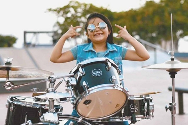 Julieta, la niña baterista de 10 años de la Orquesta Femenil de Campeche