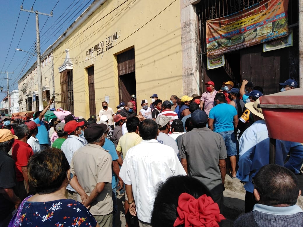 Los campesinos forzaron los portones e ingresaron a la fuerza para suspender la asamblea