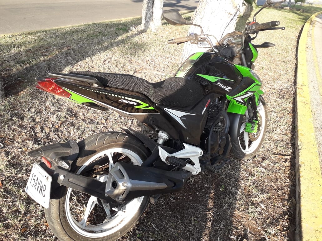 Motociclista resulta lesionado tras derrapar en calles de Chetumal