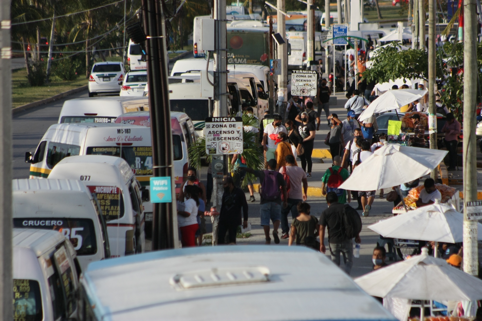 Transporte público en Quintana Roo incumple con restricciones de cupo