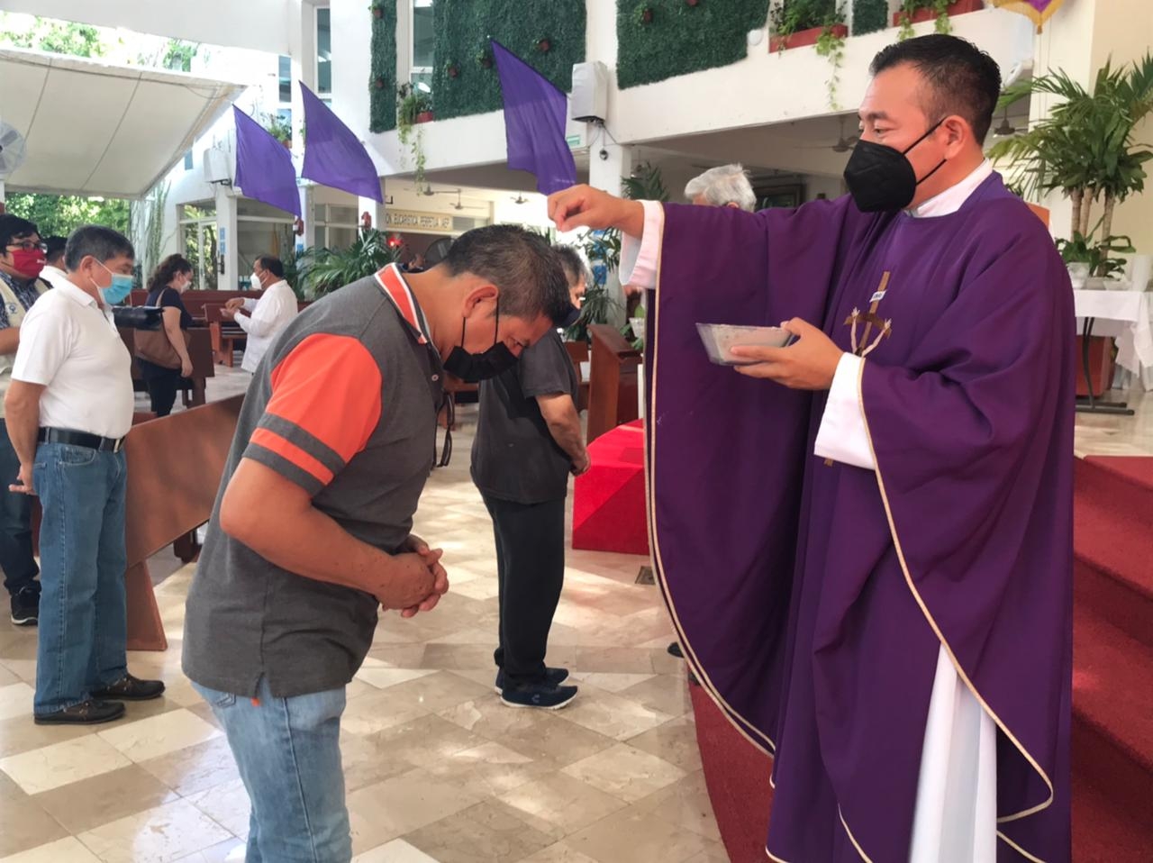 Feligreses asisten a las iglesias este Miércoles de Ceniza en Cancún: VIDEO