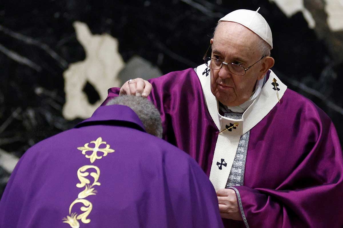 El Papa Francisco pide a los fieles que alimenten su fe en Dios