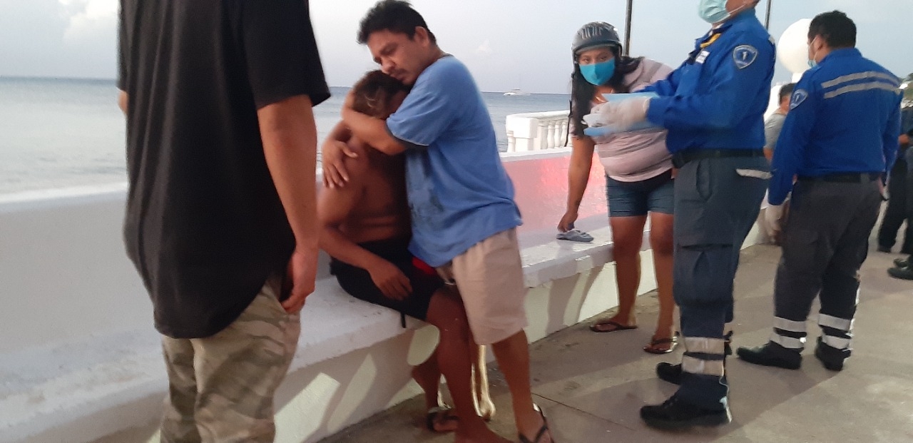 Pescador en Cozumel es rescatado después de cuatro horas perdido