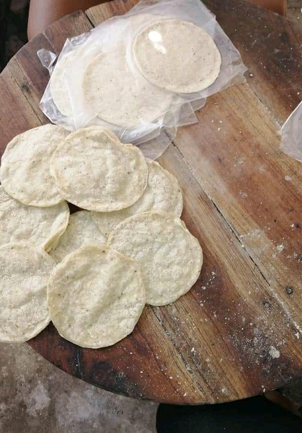 Mujer se populariza por vender tortillas a mano en Valladolid