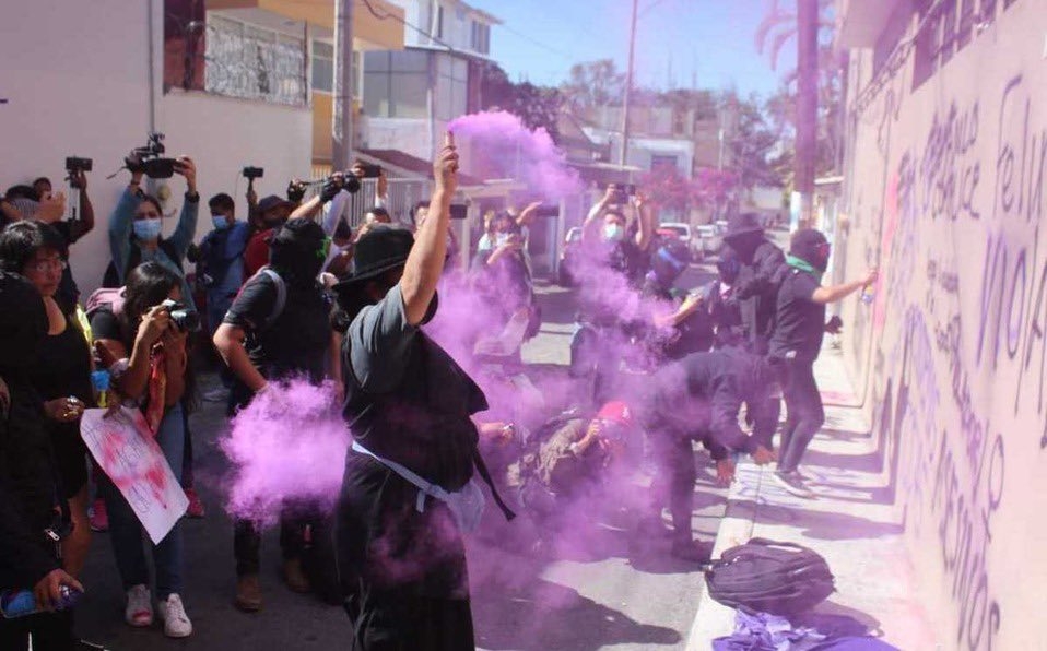 Feministas se manifiestan en Chilpancingo contra postulación de Salgado Macedonio