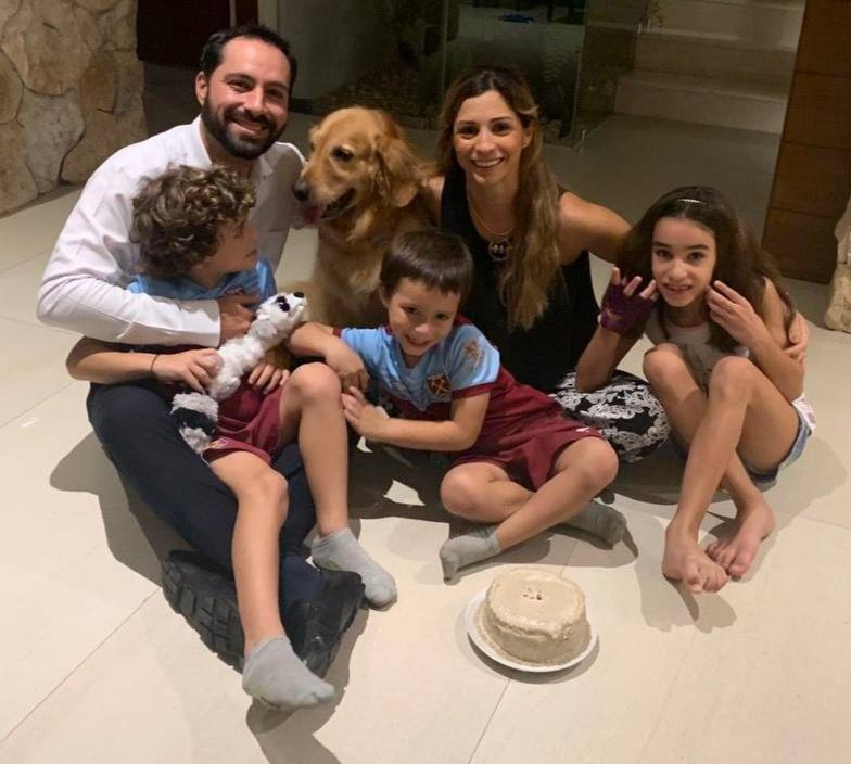 Gobernador de Yucatán le festeja cumpleaños a su perrita Mika