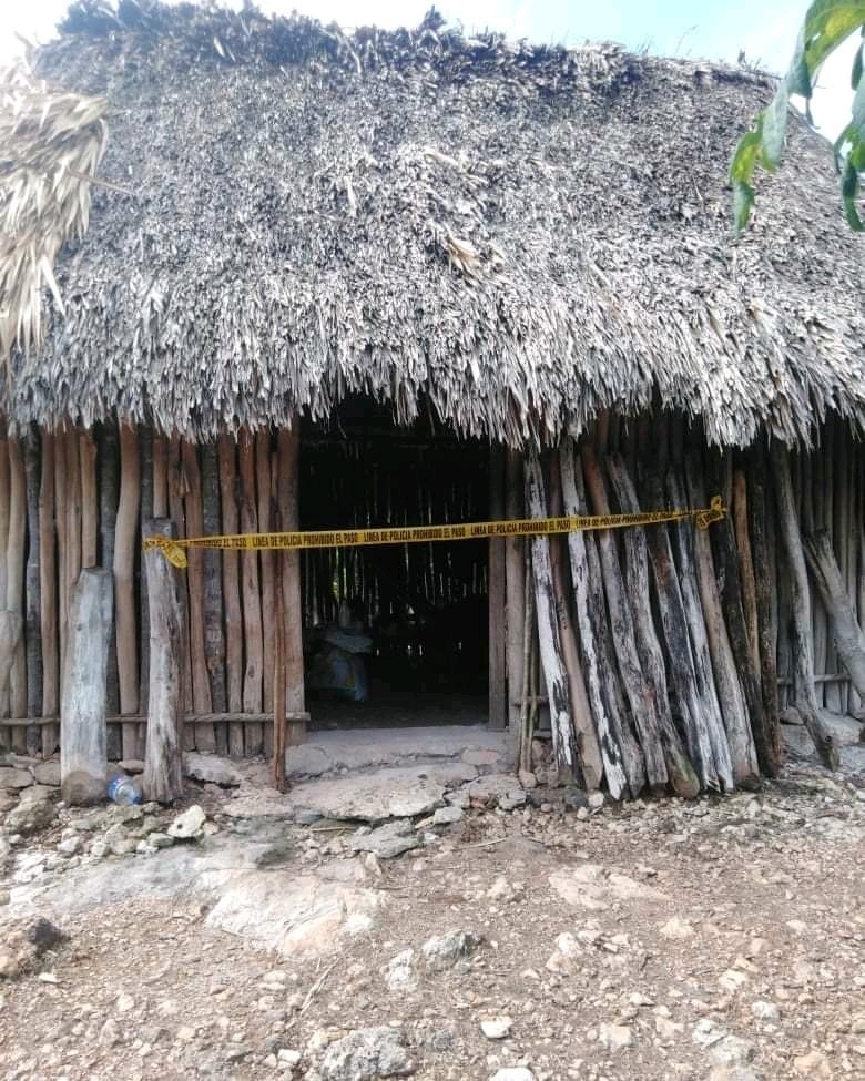 El velador tenía 60 años de edad y fue encontrado al interior de una casita de huano.