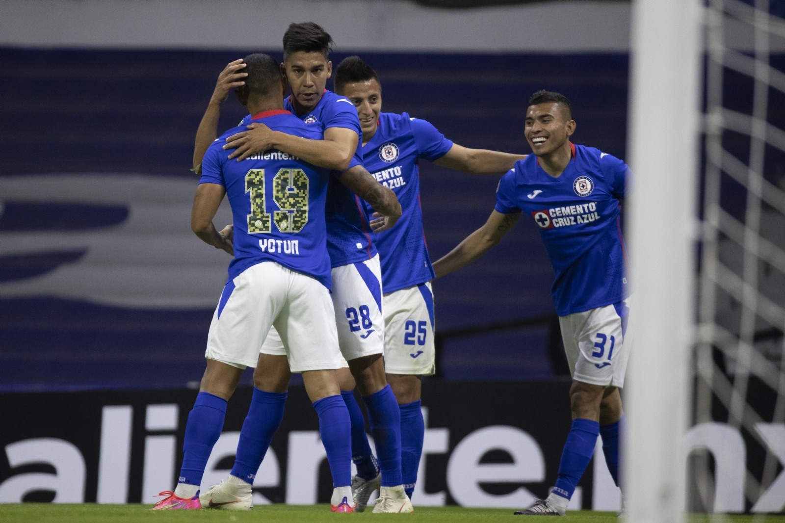 Cruz Azul vence 3 goles por 2 a Toluca y logra su quinta victoria consecutiva