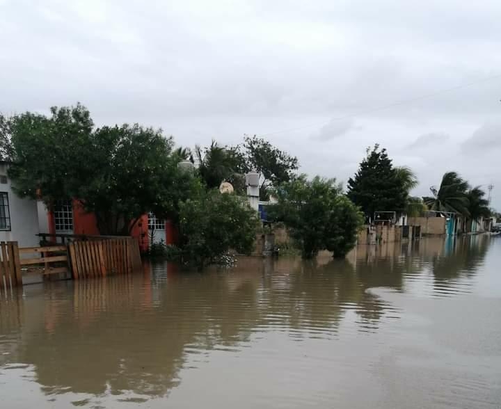 Calles y casas inundadas, Ayuntamiento no ayuda con extracción en Kanasín