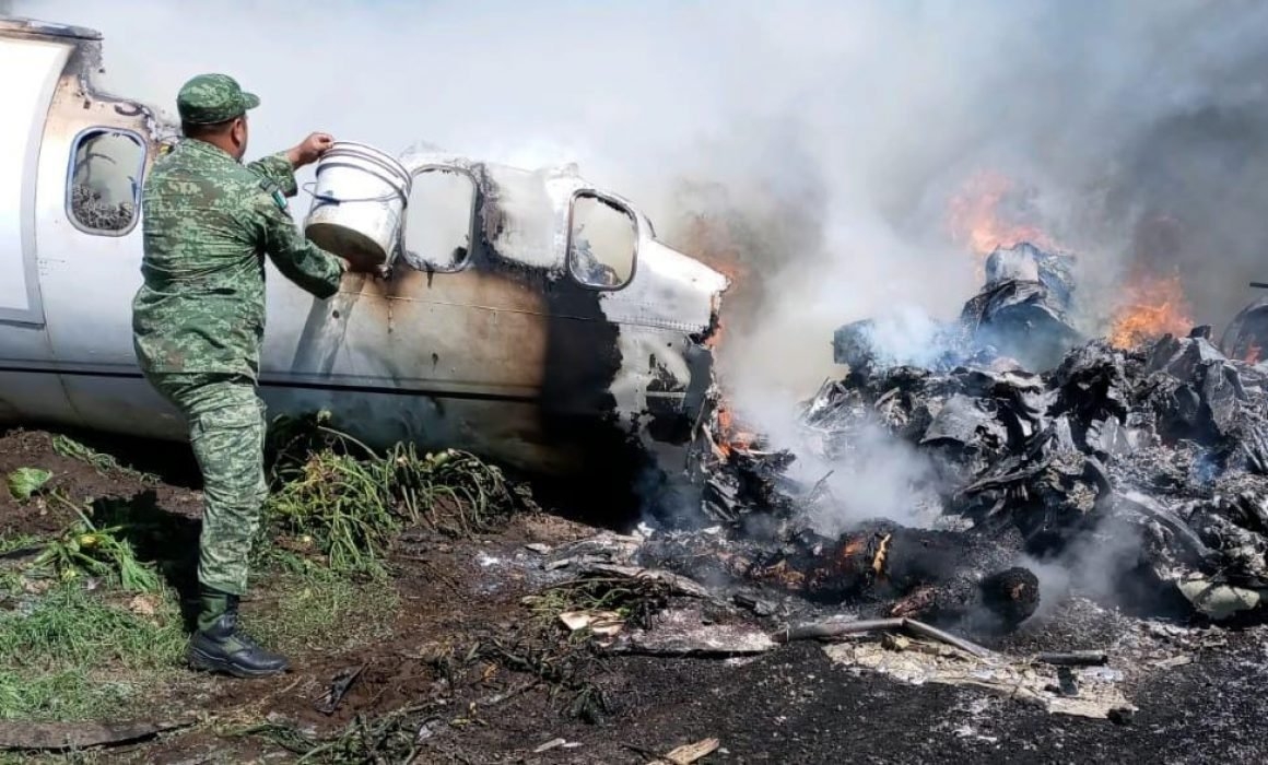 Así fue el rescate del avión que se desplomó de la Sedena en Veracruz: VIDEO
